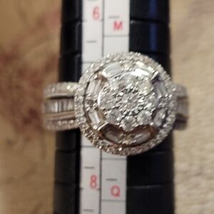 Elegant 10 Kt Diamond Ring